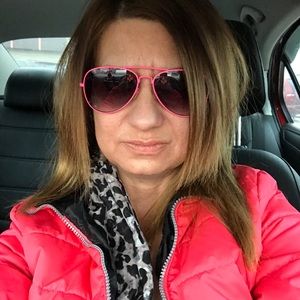 Meet your Posher, Angela
